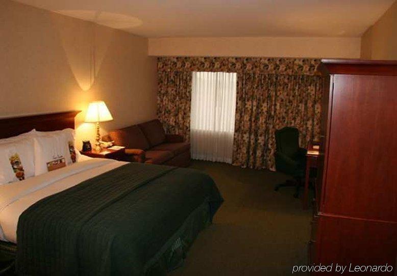 Umass And Conference Center Hotel 3*